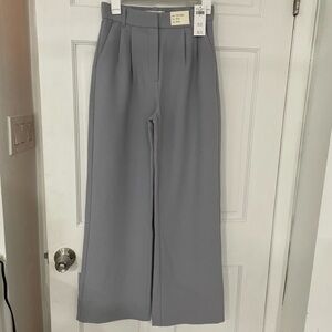 NWT Abercrombie & Fitch Sloane Tailored Pant - color light gray. Size 25